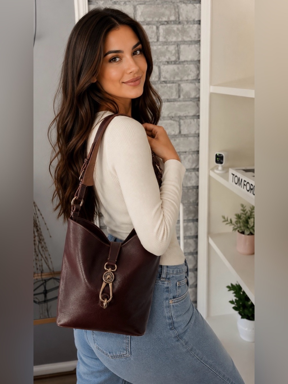 Donney & Bourke Elegant Burgundy Leather Shoulder Bag